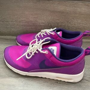 Girls 7Y Nikes